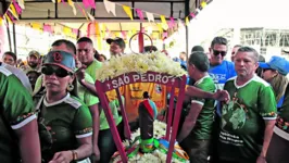 São Pedro foi homenageado pelos trabalhadores da Pedreira, como Rosângela Rosa (abaixo), que tem devoção desde criança