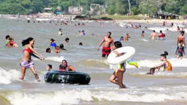 Contato prolongado com a areia e a água das praias facilitam a proliferação de doenças na pele