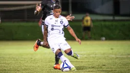 Felipinho marcou o gol, chamou o time para a reação, mas viu o próprio torcedor prejudicar a equipe