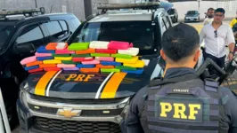 75 kg de drogas foram apreendidas pelos agentes da Polícia Rodoviária Federal.