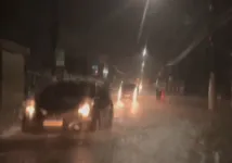 Alagamento registrado na Estrada do Maguari na noite desta quarta-feira (29).