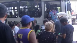 A fila foi longa devido a demora dos ônibus com destino a Mosqueiro