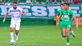 Ajeitou, driblou e lambou para o gol