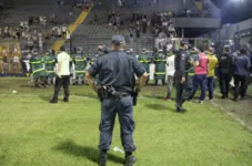 Cadeiras viraram armas durante tumulto no Baenão