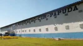 Policial penal levava aparelhos celulares até as celas do Complexo Penitenciário da Papuda em troca de dinheiro