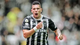 Paulinho marcou de barriga e deu a vitória ao Galo