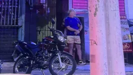 Homem (de azul) é feito refém na João Paulo II