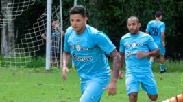 O volante Val Soares é uma das opções do técnico Hélio dos Anjos para armar o Paysandu sem o titular Leandro Vilela, suspenso.