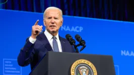 Com a desistência de Biden, Partido Democrata deve buscar substitutos para a campanha.