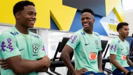 Endrick, Vini Jr e Rodrygo durante treino da Seleção Brasileira.