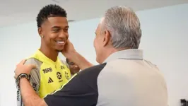 Carlinhos é um dos jovens revelados pelo Flamengo que podem ganhar chance com Tite durante ausência dos convocados para a Copa América.