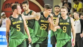 Seleção masculina de basquete busca classificação para disputar os Jogos Olímpicos de Paris 2024