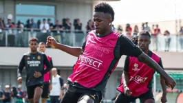 Vinicius Junior durante treino aberto do Real Madrid, abrindo a semana da final da Champions League.