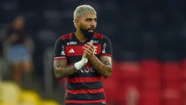 Gabigol, que se envolveu em polêmica ao ser fotografado com a camisa do Corinthians, está relacionado para a partida na Arena da Amazônia.