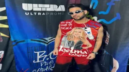 Henry Freitas com camisa em homenagem a Joelma