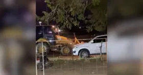 Embriagado, o suspeito tentou “abrir passagem” no trânsito que estava congestionado na saída do estacionamento.