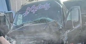 Carro onde estava MC Melody destruído após acidente