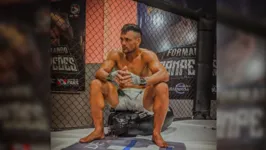 Douglas D'Silva perdeu a luta no UFC.