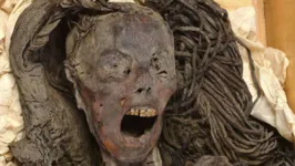 Mulher foi mumificada com a boca aberta no antigo Egito, como se tivesse gritando