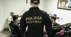 Agentes da PF cumprem mandados na manhã desta quinta-feira (11)