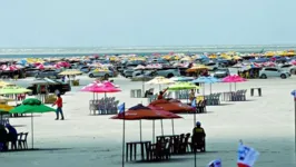 A praia do Atalaia é a mais badalada de Salinópolis.