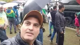 Rodrigo Santana tirou selfie em frente a quartel em Belo Horizonte após Jair Bolsonaro perder as eleições presidenciais