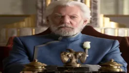 Donald Sutherland era conhecido pelo seu trabalho na franquia "Jogos Vorazes" como o vilão Presidente Snow.