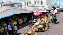 Uma dica é conhecer a maior feira a céu aberto da América Latina, o Ver-o-Peso.