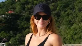 Marina Ruy Barbosa expôs o corpão em clique na praia com maiô cavado e decotado