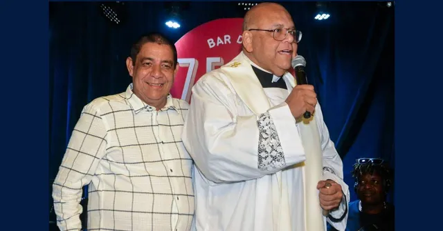 Imagem ilustrativa da notícia Zeca Pagodinho inaugura bar e leva padre para benzer o local