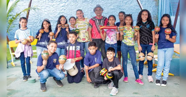 Imagem ilustrativa da notícia Projeto leva oficinas de carimbó para escola pública