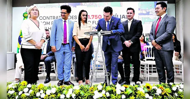 Imagem ilustrativa da notícia Ministro Jader Filho assina contratos do "Periferia Viva"