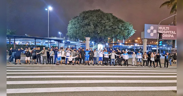Imagem ilustrativa da notícia Vídeo: torcida do Paysandu faz festa em Florianópolis antes do jogo