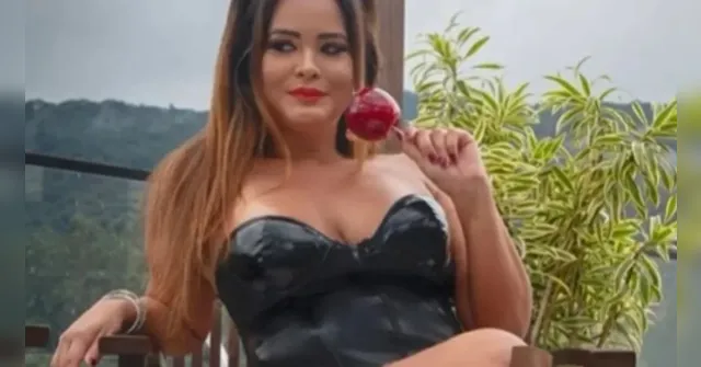 Imagem ilustrativa da notícia Geisy Arruda deixa calcinha à mostra em ensaio sensual