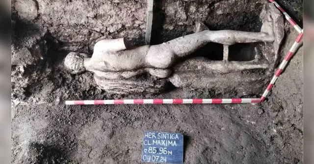 Imagem ilustrativa da notícia Estátua de 1.500 anos do deus Hermes é achada no esgoto