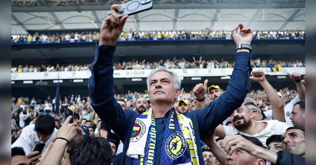 Imagem ilustrativa da notícia José Mourinho é anunciado como novo treinador do Fenerbahçe