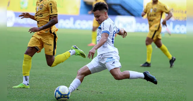 Imagem ilustrativa da notícia Paysandu só empata em Manaus, mas sai da lanterna da Série B