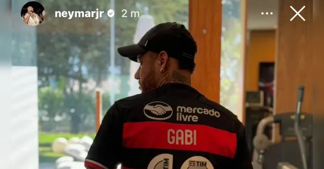 Imagem ilustrativa da notícia Postagem de Neymar com camisa do Flamengo agita torcida