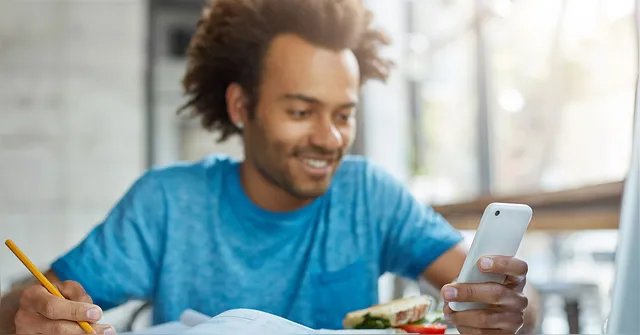 Imagem ilustrativa da notícia Celular vira ferramenta indispensável nos estudos para o ENEM