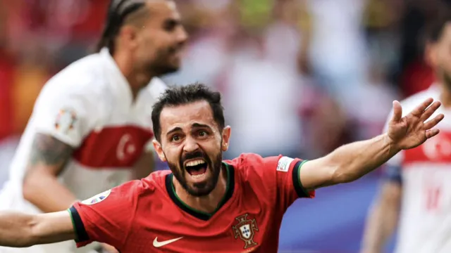 Imagem ilustrativa da notícia Portugal tem ajudinha, vence e se classifica na Euro