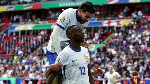 Imagem ilustrativa da notícia França vence com gol contra e elimina Bélgica da Euro