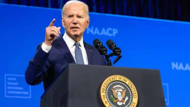 Imagem ilustrativa da notícia Renúncia de Biden e impacto na democracia