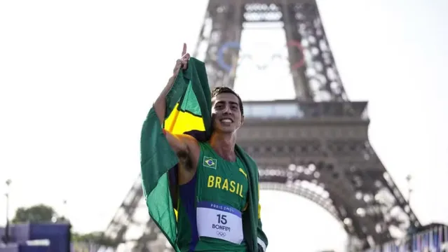 Imagem ilustrativa da notícia Caio Bonfim conquista prata histórica na marcha atlética