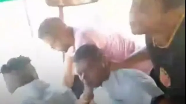 Imagem ilustrativa da notícia Vídeo: cobrador esfaqueia colega de trabalho após briga