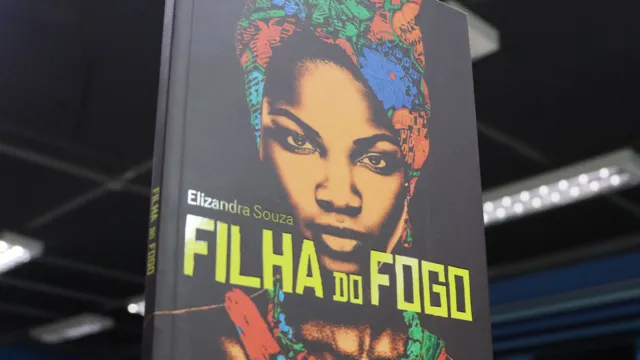 Imagem ilustrativa da notícia Como a literatura pode curar? Descubra em 'Filha do Fogo'!