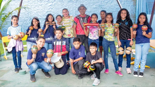 Imagem ilustrativa da notícia Projeto leva oficinas de carimbó para escola pública