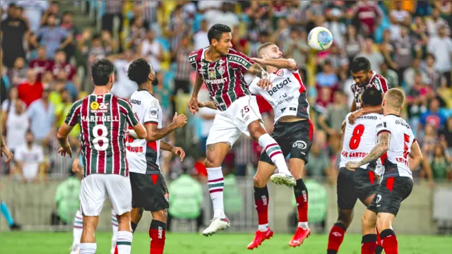Imagem ilustrativa da notícia Vitória marca no fim e enterra o Fluminense na lanterna