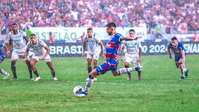 Imagem ilustrativa da notícia Fortaleza aproveita pênalti e expulsão para vencer Grêmio