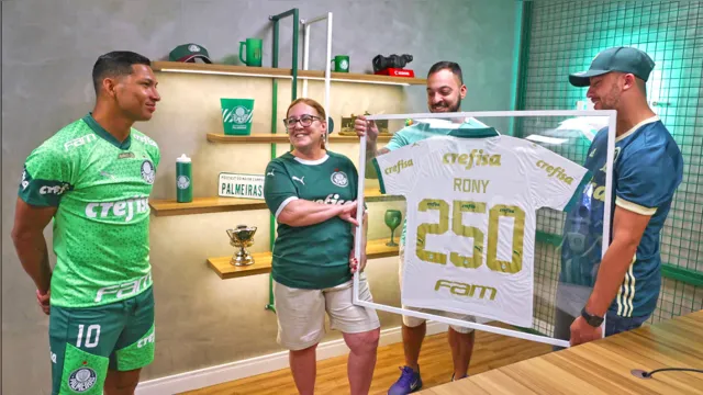 Imagem ilustrativa da notícia Rony comemora 250 jogos pelo Palmeiras e recebe homenagem