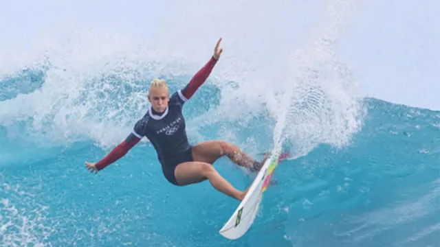 Imagem ilustrativa da notícia Weston Webb derruba melhor do mundo e avança no surfe